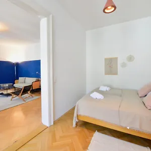 https://beautiful-flat-next-to-karlskirche-apartment.vienna-besthotels.com